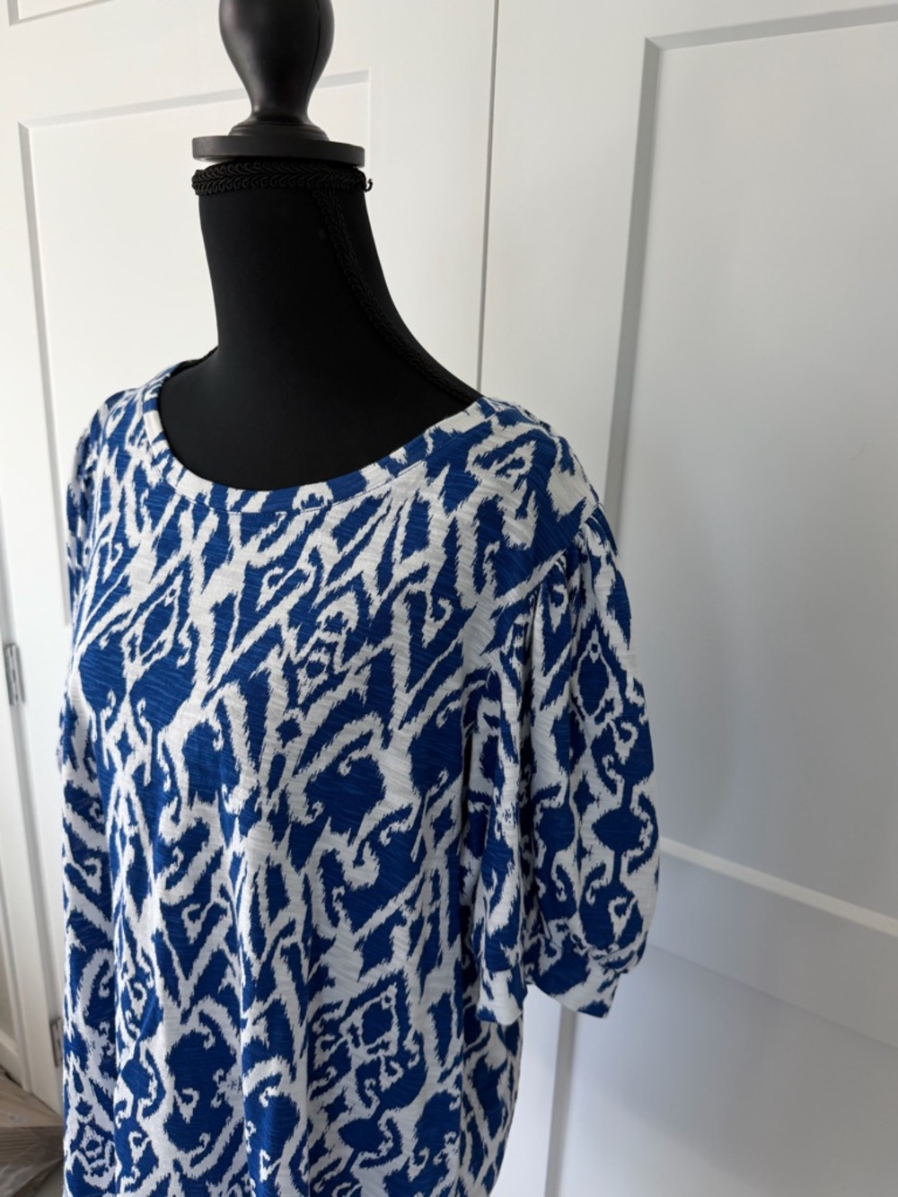 NWT Chico’s Blue & White‎ Patterned Women's Short Sleeve Top, XL - Picture 2 of 11